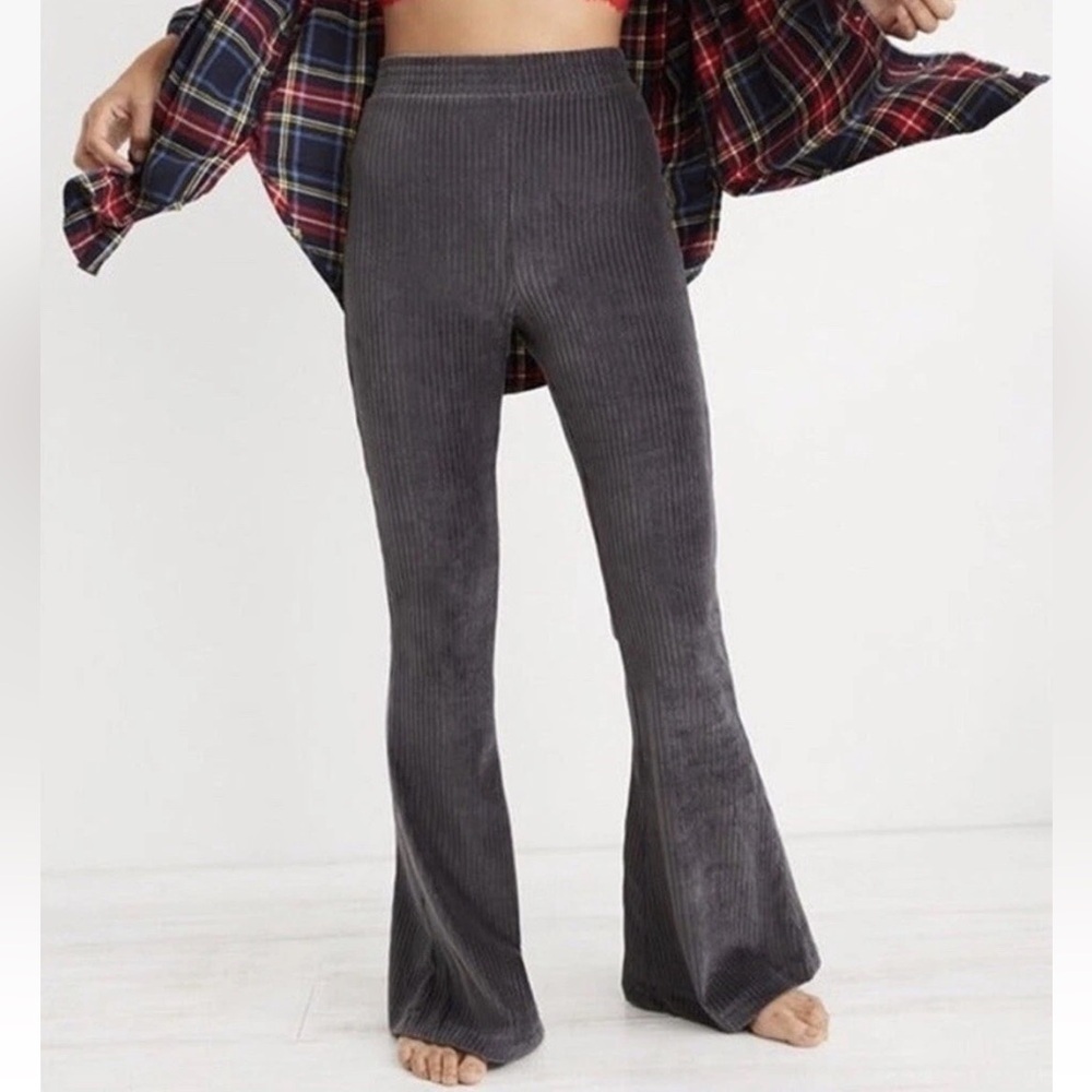 NWT Aerie Groove-On Ribbed Velour Flare Pants Charcoal Grey women’s size L